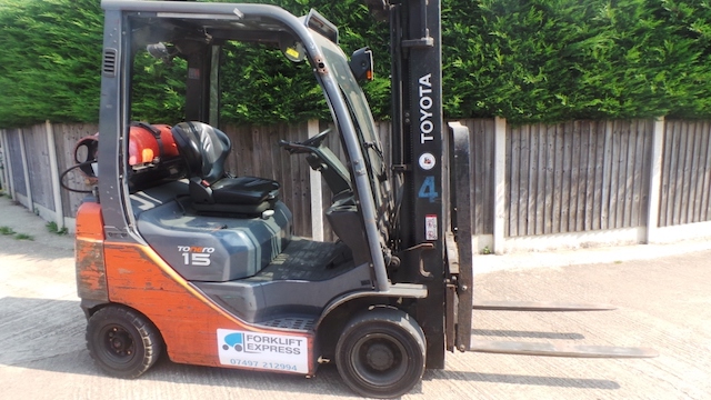 Toyota 3 wheel gas forklift